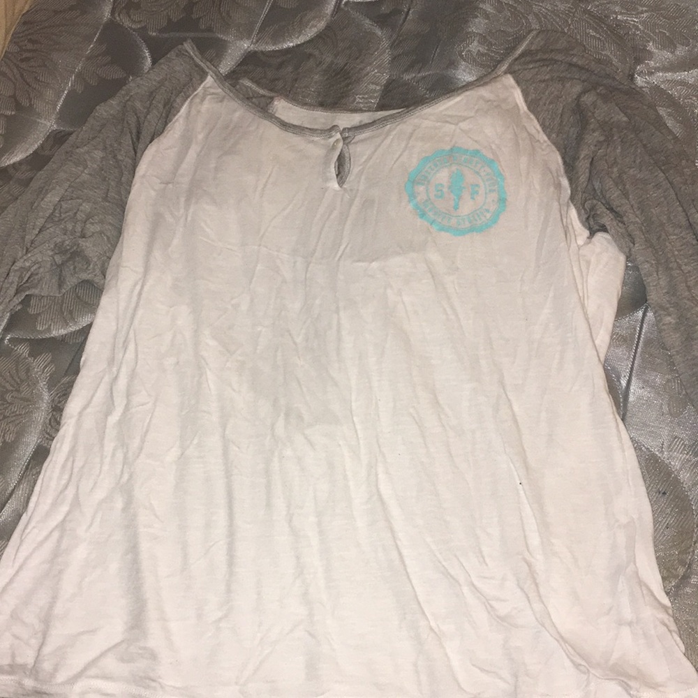 grey and white baseball tee